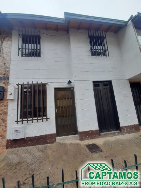 Casa disponible para Arriendo en Medellín con un valor de $1,900,000 código 2373