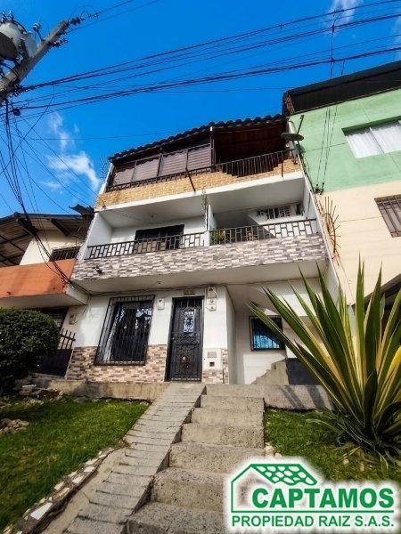 Casa disponible para Venta en Medellín Manrique Foto numero 1